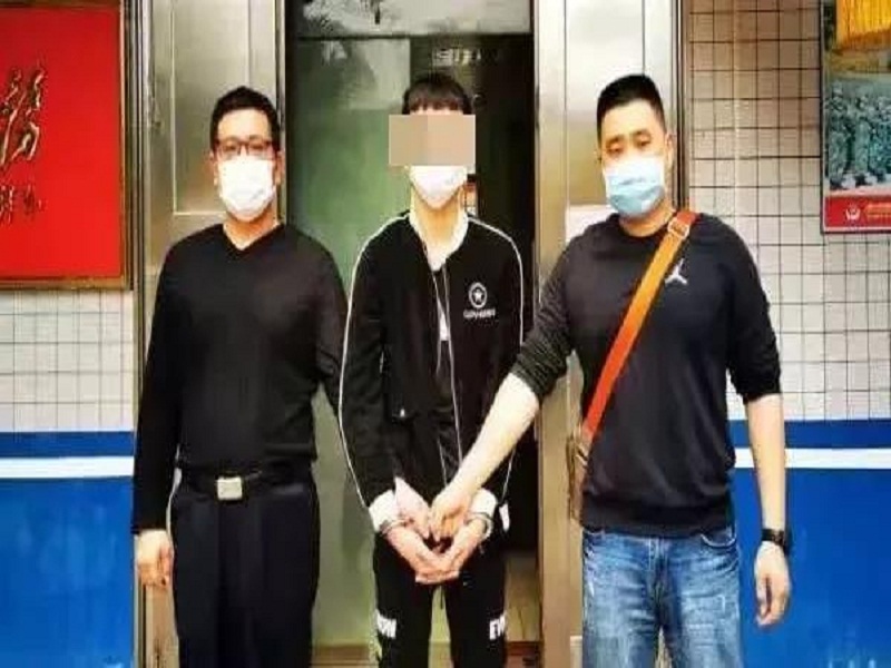 （2月4日，遂溪警方赴雷州將涉嫌詐騙犯罪嫌疑人謝某君抓捕歸案）.jpg