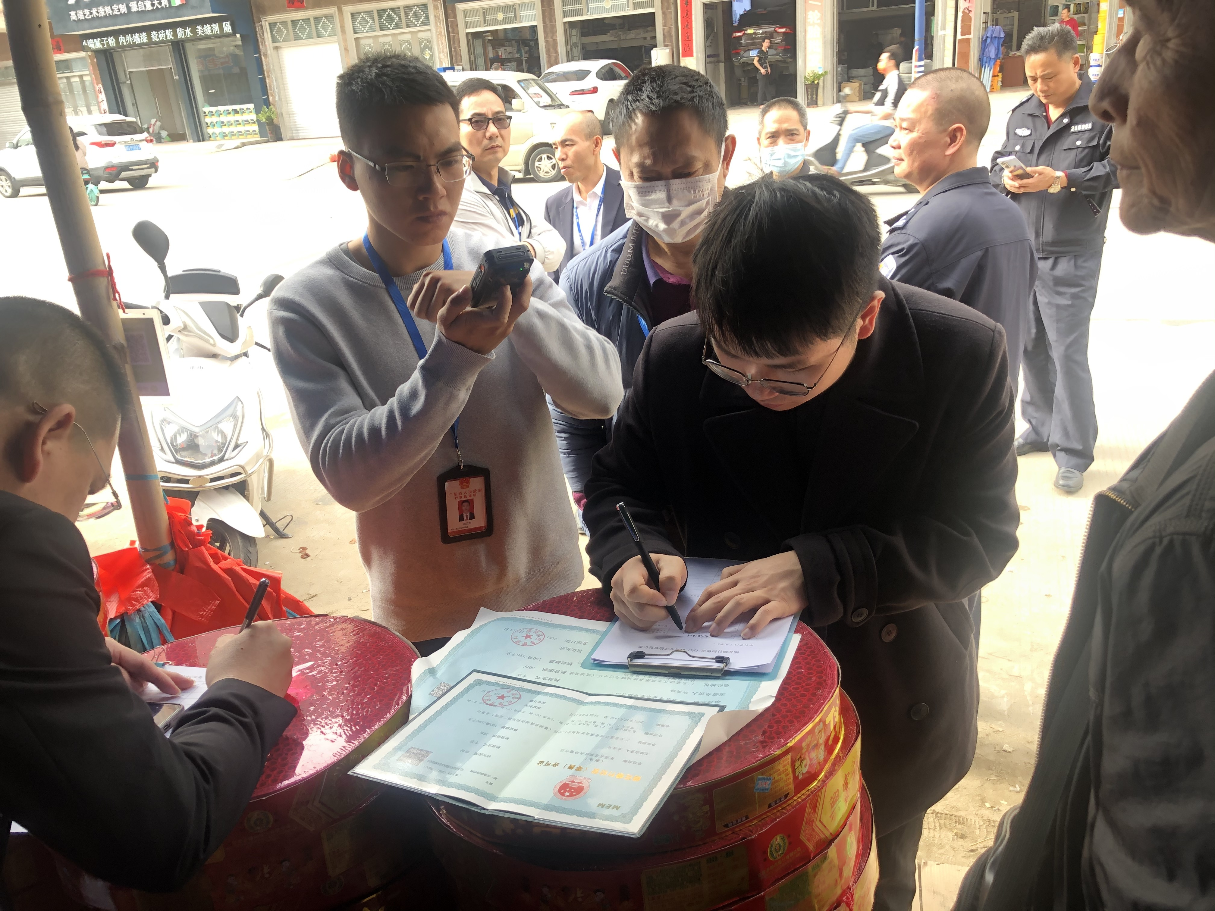 遂溪縣應急管理局開展春節期間煙花爆竹2.png