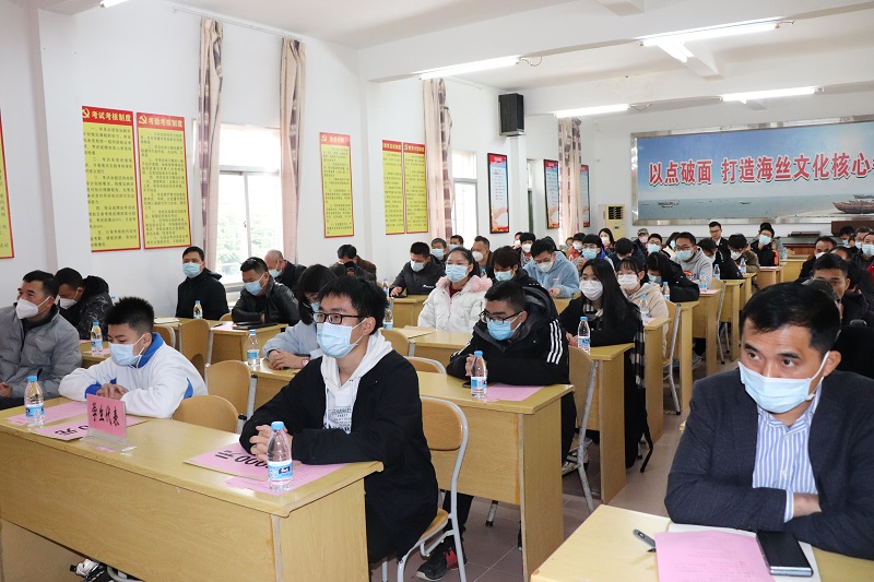 3 出席頒獎典禮的支部書記和優秀學生、教師、校長代表.JPG